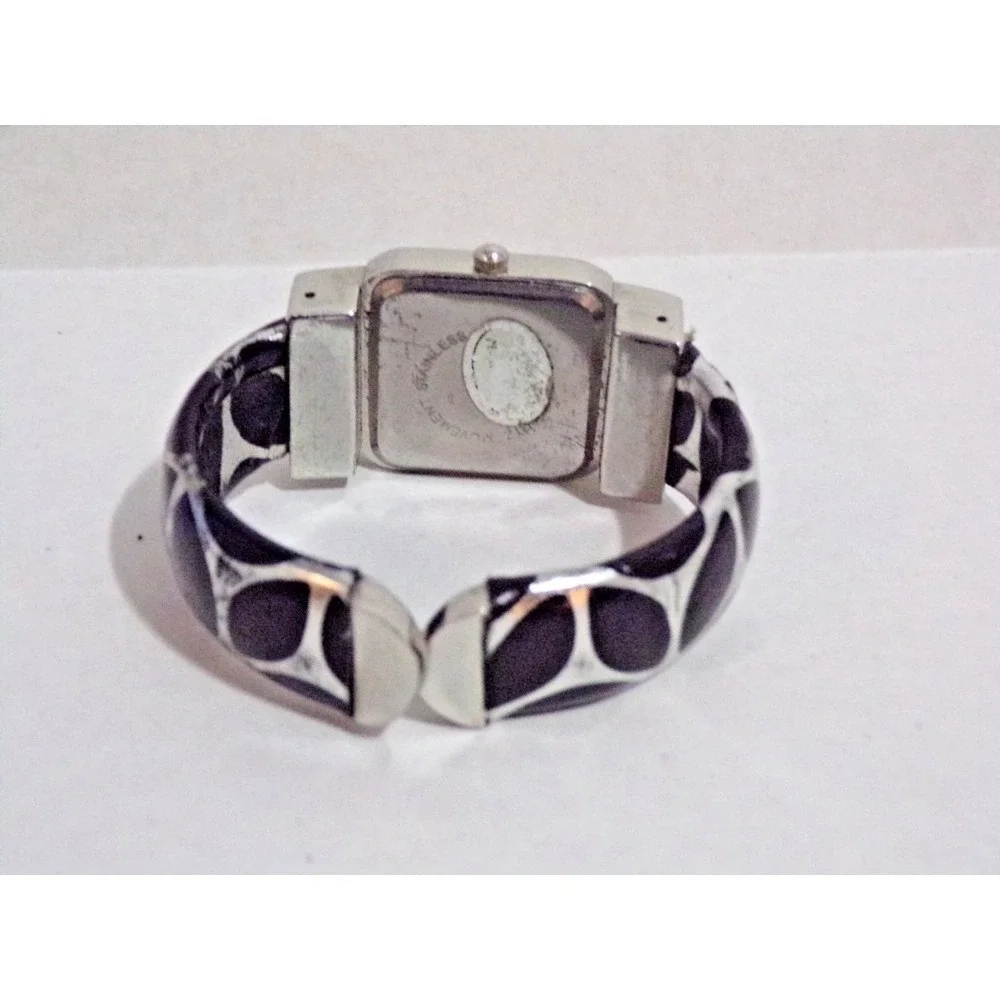 Finesse Quartz Black & Cream Cuff Band Pearl Face Square